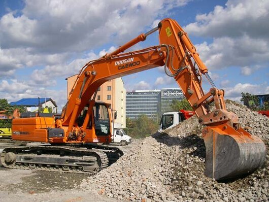 Soferi profesionisti pentru autobasculanta 8x4, mecanici utilaje,